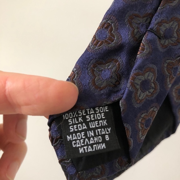 Hugo Boss Italian Silk Tie - Picture 9 of 9